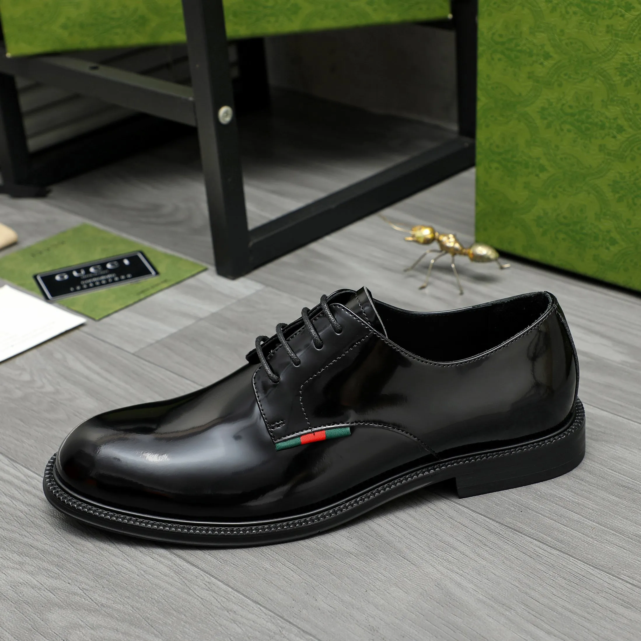 Men's shoes 💰500 Product trademark: GUCCI "Gucci" business lace-up leather shoes Regular size: 38-44 (45.46 custom-made, non-returnable) Product materials: Selected patent cowhide upper, cowhide lining, original rubber outsole